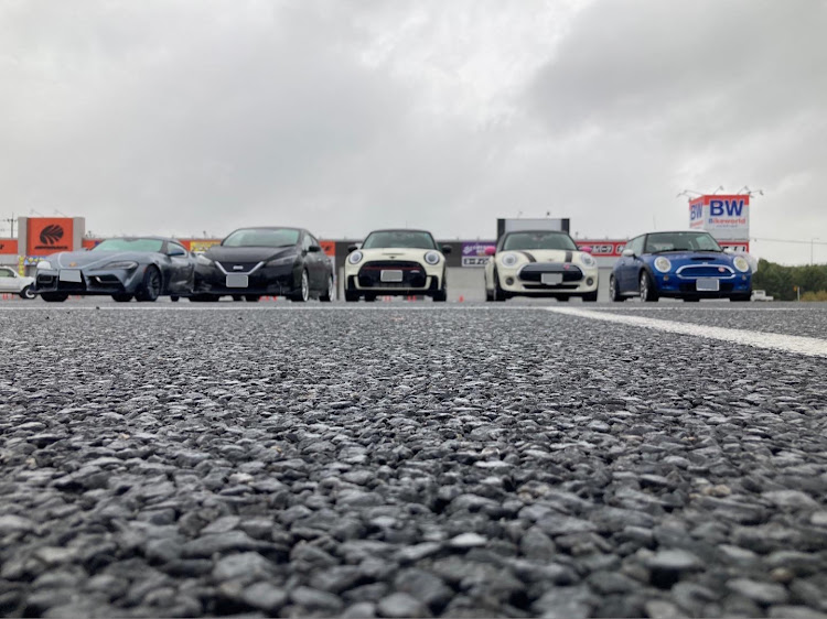 ミニ ハッチバックのいつもいいね＆コメントありがとうございます🥰・平和な世の中になりますように・最強雨女3人・千葉ツーリング・雨の紅葉に関するカスタム事例の投稿画像2枚目