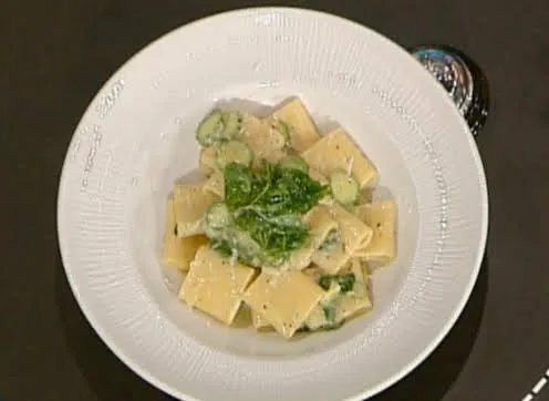 Paccheri alla Nerano con salsa di mozzarella