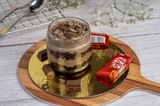 KitKat Cake [1 Jar]