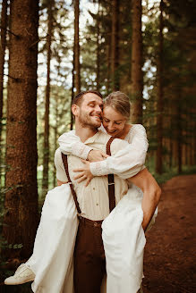 Fotógrafo de casamento Gréta Zubová (laskyplne). Foto de 5 de janeiro 2023