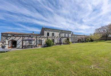 House with pool and terrace 4