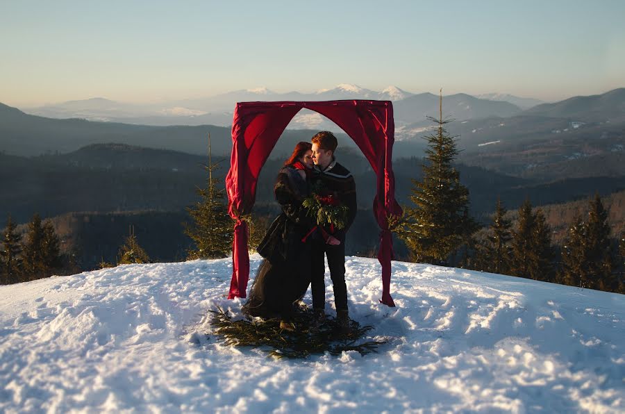 Fotógrafo de casamento Taras Yakovlev (yakovlevtaras). Foto de 21 de fevereiro 2020