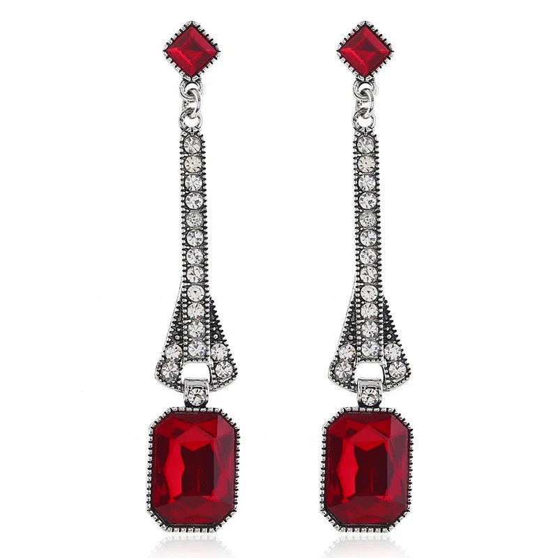 Luxe oorbellen van legering met vierkante diamant. Een perfecte match voor elke outfit. Elegant en veelzijdig, de finishing touch voor jouw look.