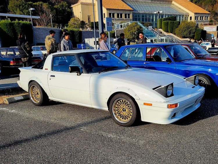RX-7のカッコイイFC保存会・淡路ハイウェイオアシス・犬チューン・淡路ノスタルジックカーミーティング・チタニウムフラッシュマイカに関するカスタム事例の投稿画像3枚目