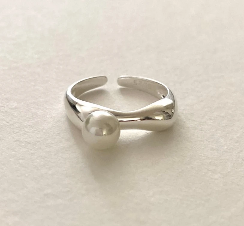 Title 4, Bague en argent sterling avec design de niche e...