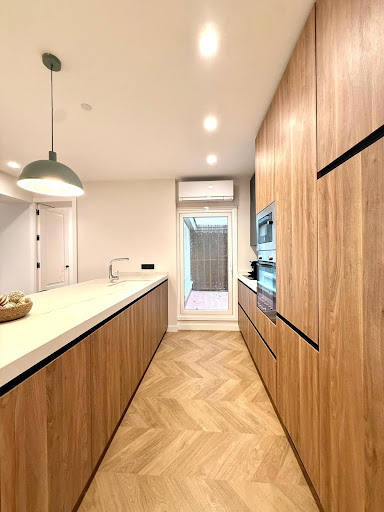 Modern kitchen with central island - Property purchase in Madrid, 3 rooms, 3 bedrooms