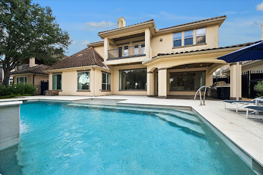 House with pool 2