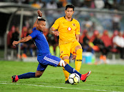 Kaizer Chiefs' Colombian striker Leonardo Castro (R) scored two goals to steer Amakhosi to a 3-0 win. 