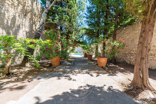 Property with pool and garden 4