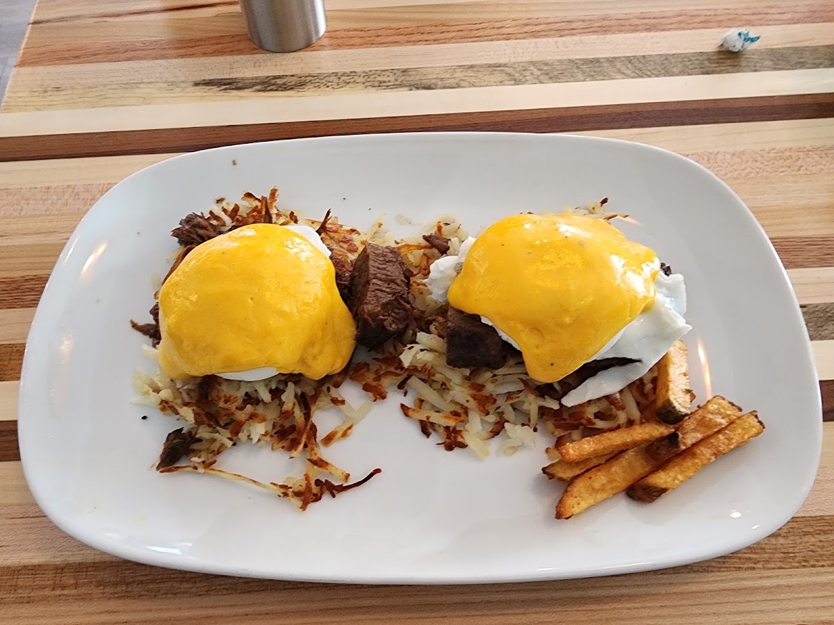 Short ribs benedict