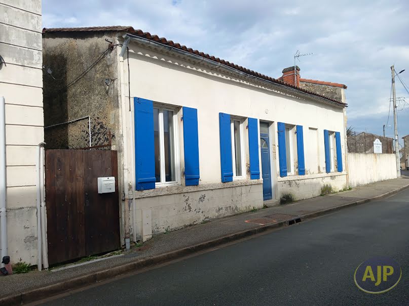 Vente maison 4 pièces 125.11 m² à Lesparre-Médoc (33340), 139 800 €