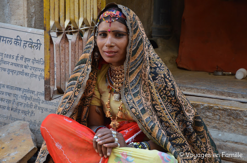 Jaisalmer, petite vendeuse de bijoux