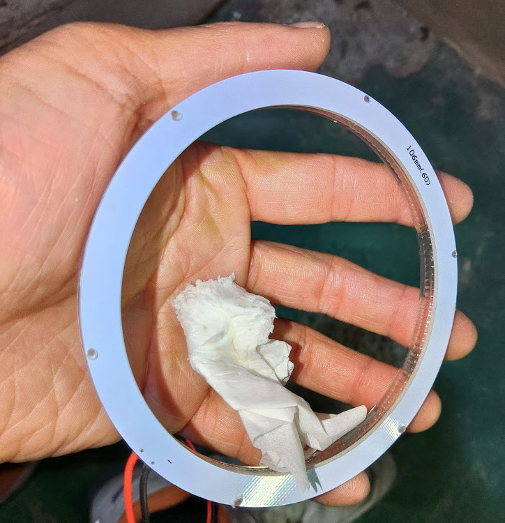 レガシィツーリングワゴンのイカリングヘッドライト・インナーブラック化・DIY・７月もよろしくお願いいたしますに関するカスタム事例の投稿画像2枚目
