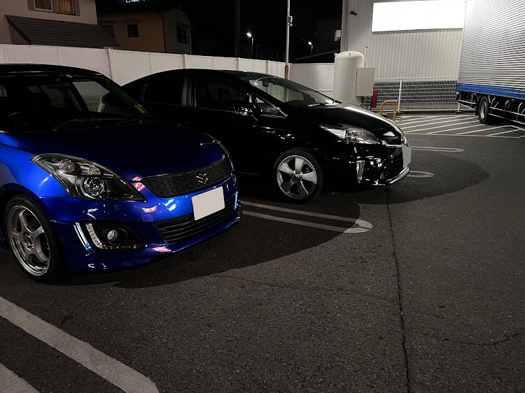 スイフトRSの友達とコラボ・よるのくるま・スイフトがいっちゃんかっこぇに関するカスタム事例の投稿画像1枚目