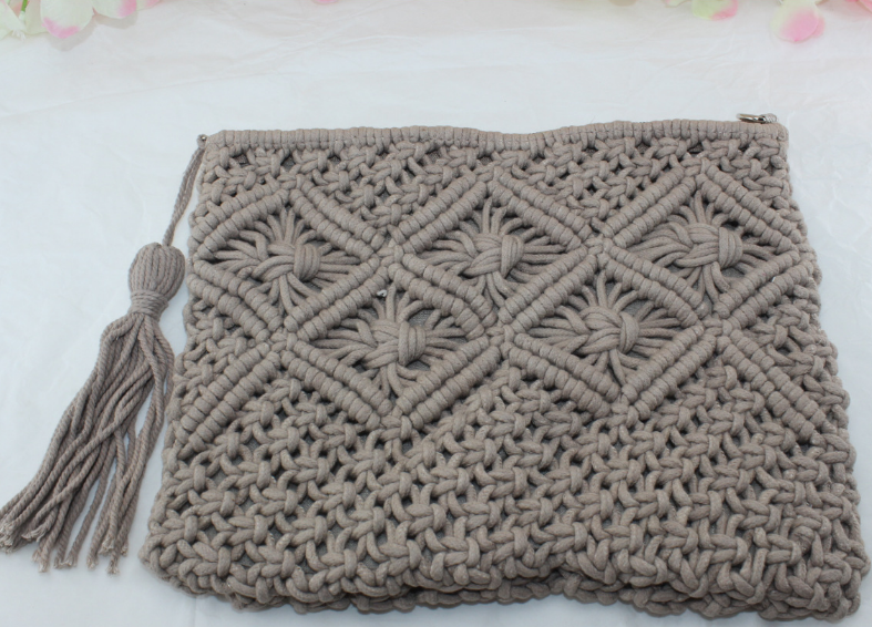 Mini schattige stro geweven tas. Een stijlvolle en praktische tas, perfect voor zomerse uitjes, draag je essentials met gemak en charme.