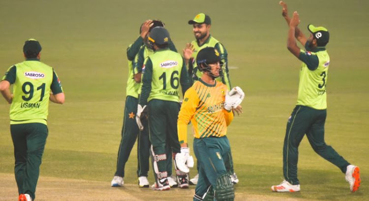 Dwaine Pretorius walks after losing his wicket.