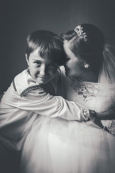 शादी का फोटोग्राफर Vyacheslav Logvinyuk (wedd-ing)। जुलाई 12 2016 का फोटो