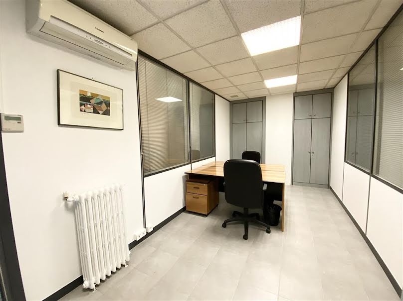 Location  locaux professionnels  45 m² à Paris 17ème (75017), 2 746 €