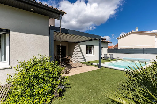 House with pool 2