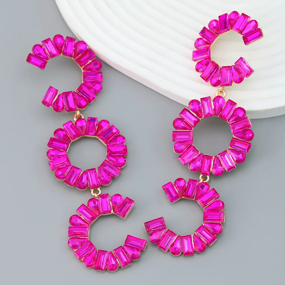 Boucles d'oreilles longues en forme de C extravagantes pour femmes, ornées de cristaux colorés, pour un style audacieux.