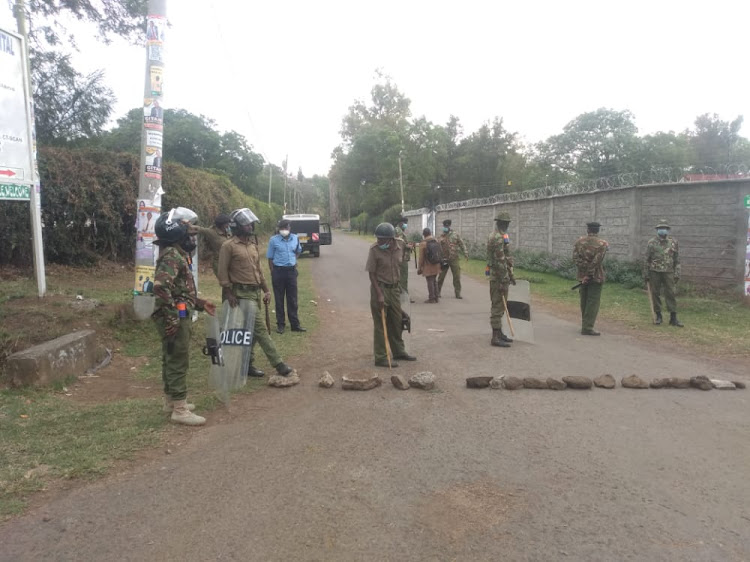 Police barricade a route to where Tanga Tanga MPs had organised a strategic consultative meeting in preparation for the London Ward by-election.