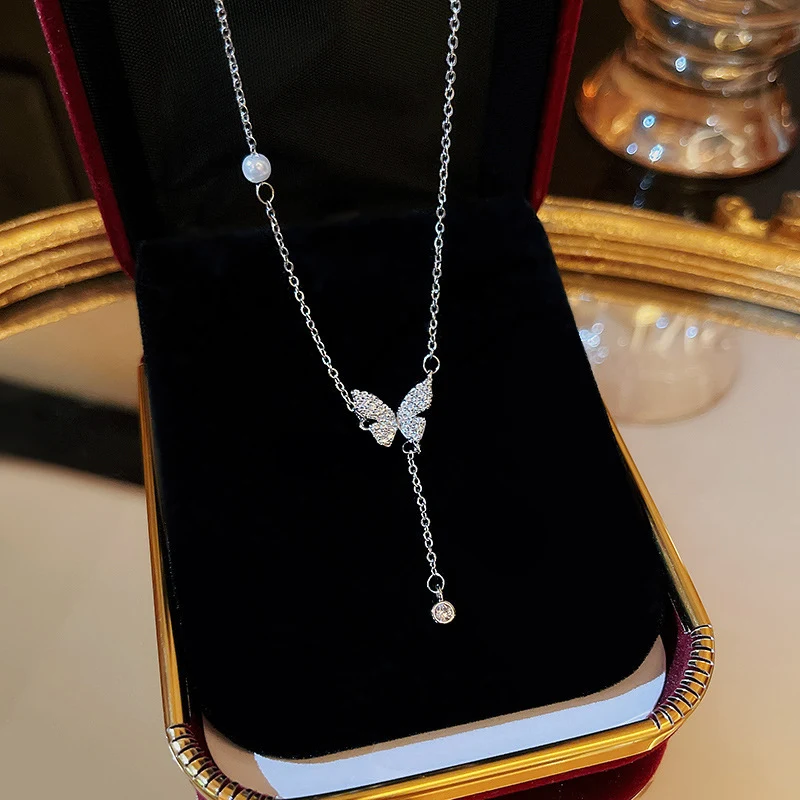 Collier en acier titane pour femme avec perles, accessoires. Élégant bijou féminin, parfait pour toutes les occasions. Sublimez votre style quotidien.