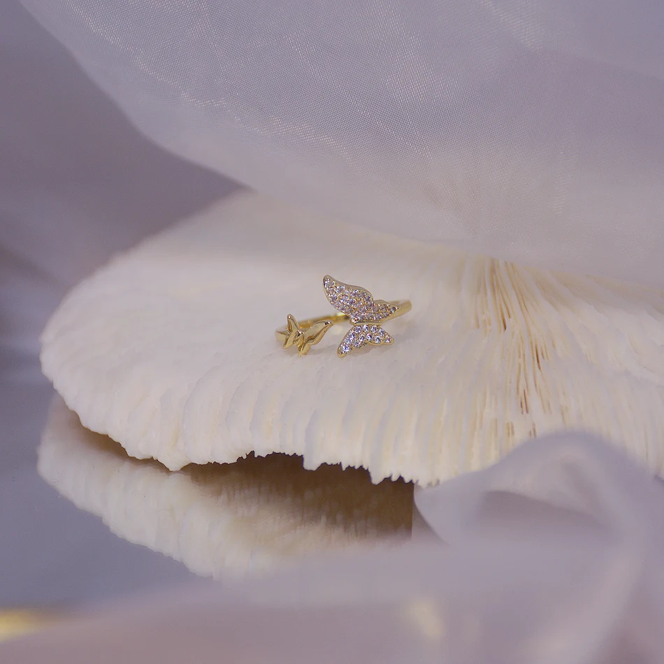 Anillo de hada con alas de mariposa de circonitas microincrustadas. Elegancia y temperamento para realzar tu estilo, perfecto para regalo.