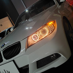 320i