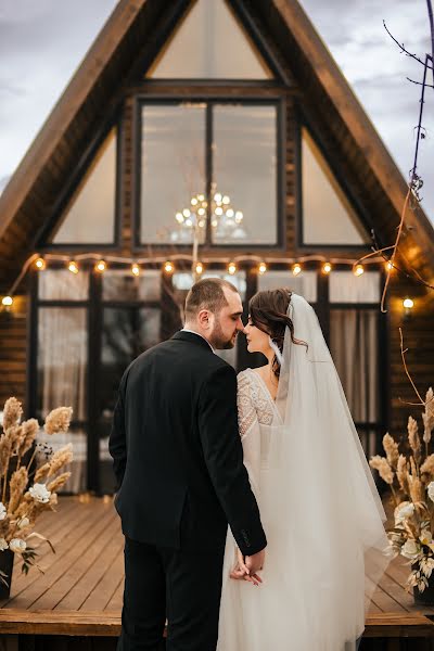 Fotógrafo de casamento Elena Abdrakhmanova (lenmontov). Foto de 5 de março 2020