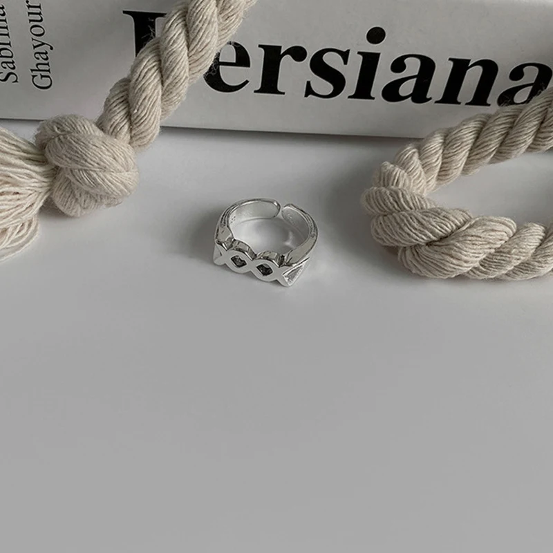 Cold Wind Hollow Letter Ring Elegante Sieraden voor Dames Perfect Cadeau Uniek Design Uitdrukking van Je Persoonlijke Stijl