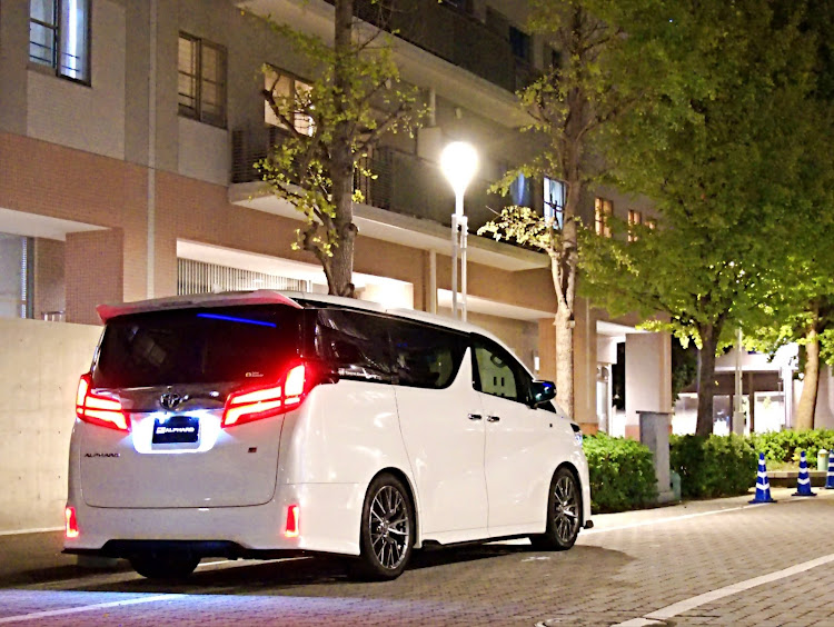 アルファードのAGH30改・GR ALPHARD・幕張ベイタウン・夜活撮影に関するカスタム事例の投稿画像2枚目