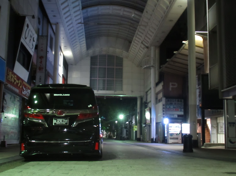 ヴェルファイアのBlack List!  White List!・エアサスのある生活・乗り心地が良く低くてカッコイイ車高短が理想・仕事帰りの寄り道・How_do_you_like_Alvellに関するカスタム事例の投稿画像5枚目