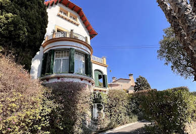 Maison avec piscine et jardin 5