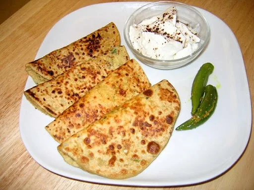 Gobhi Parantha With Butter