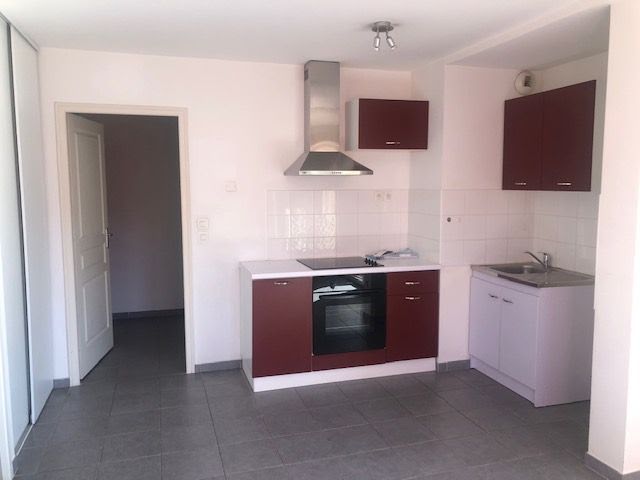 Location  appartement 2 pièces 42 m² à Istres (13800), 623 €