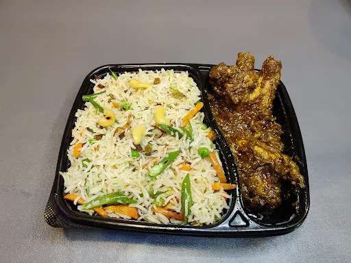 Veg Pulao With Chicken Kasha