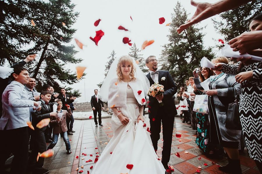 婚礼摄影师Irina Zakharkina（carol）。2016 4月9日的照片
