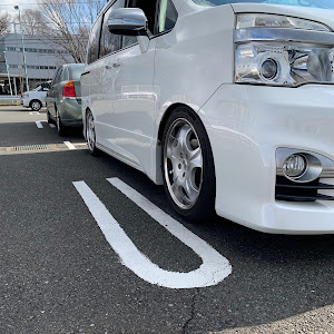 ヴォクシー ZRR70W