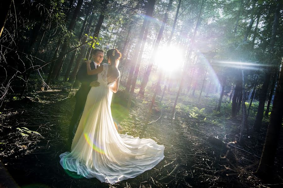 Fotógrafo de casamento Tomasz Cygnarowicz (tomaszcygnarowi). Foto de 2 de setembro 2017