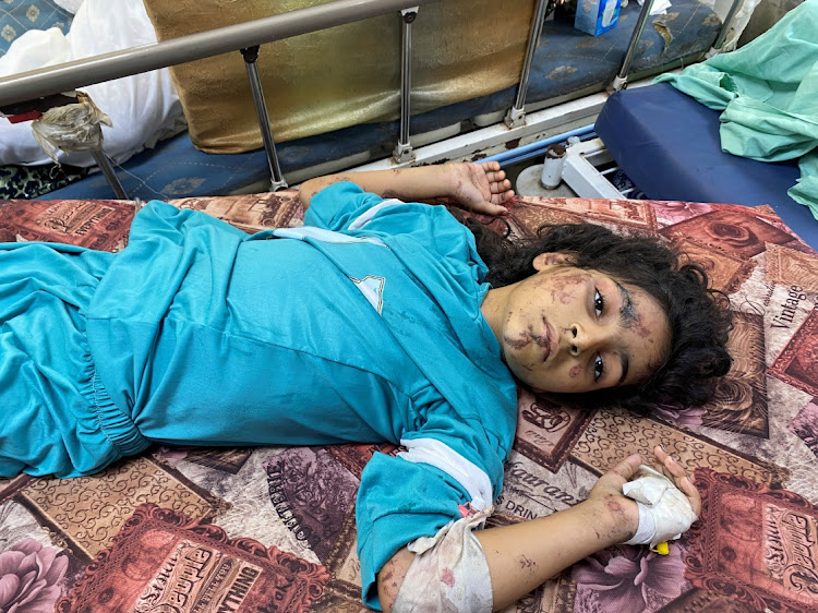 A girl wounded in Israeli strikes rests at Al Shifa hospital, amid the ongoing conflict between Hamas and Israel, in Gaza City, November 8, 2023. REUTERS/DOAA ROUQA