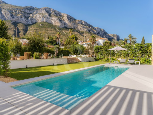 Villa avec jardin et terrasse 4