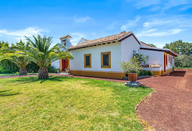 Farmhouse with garden and pool 5