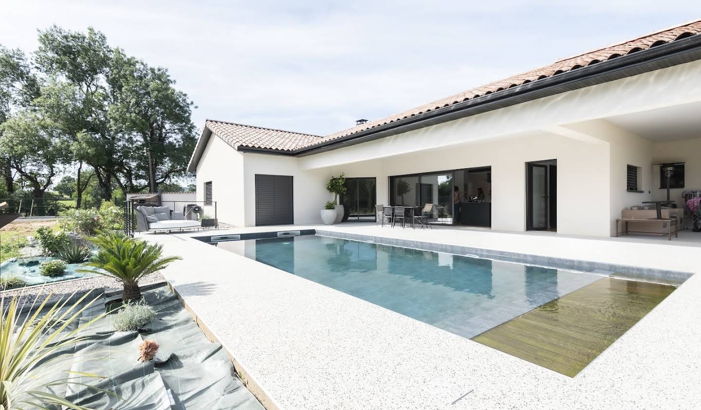 Maison contemporaine avec piscine et jardin Macon