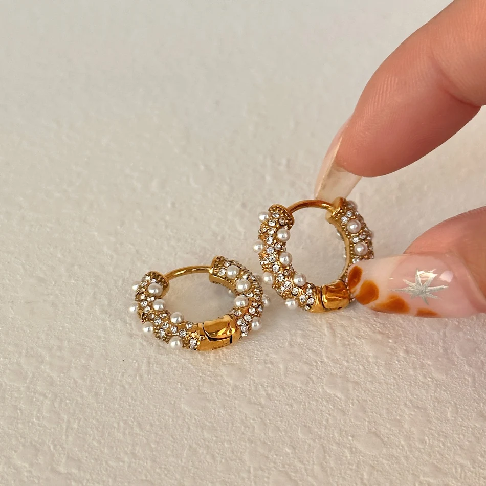 INS Retro parel oorbellen met micro-ingezette zirkonia diamanten, titanium staal, Europese en Amerikaanse mode voor dames.