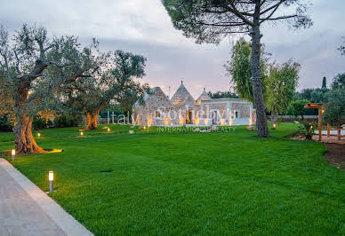 Villa with pool and garden 3