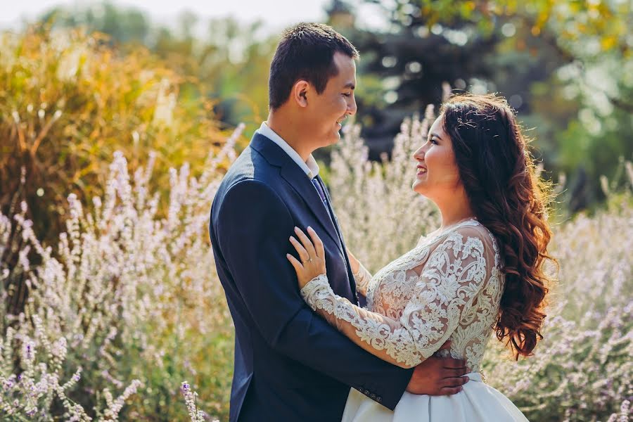 Fotógrafo de bodas Lora Kravcova (wedlora). Foto del 24 de septiembre 2017