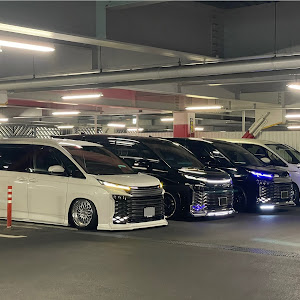 ヴォクシー ZWR90W