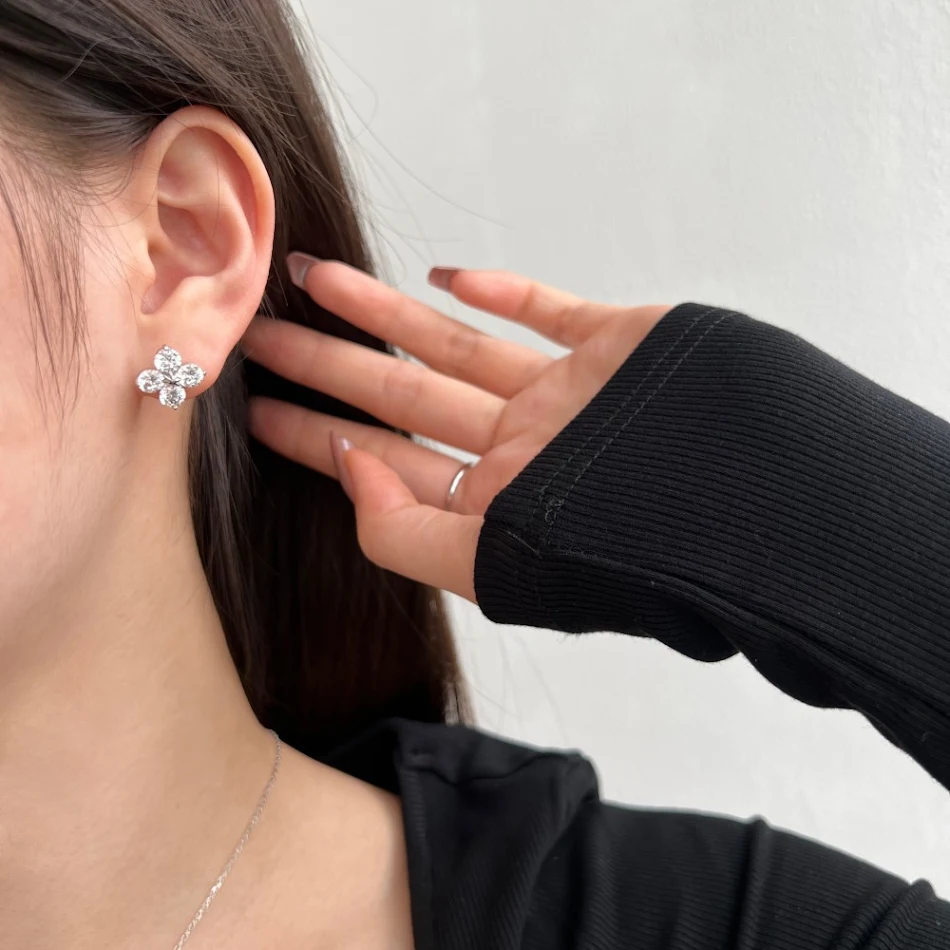 Brincos de prata esterlina trevo de quatro folhas feminino nicho zircônia, joia delicada e charmosa, elegância e sorte.