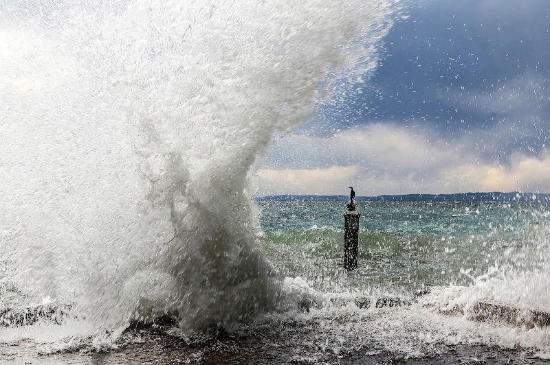 S' infrange l' onda......... di Hello