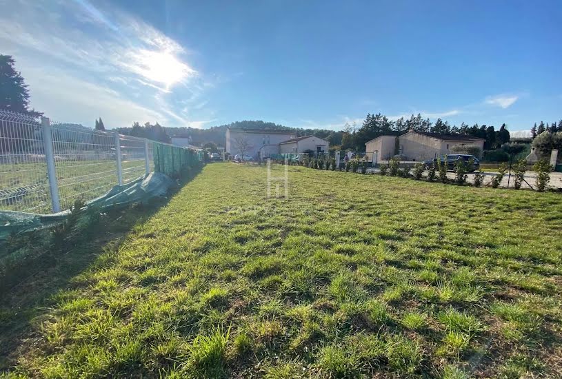  Vente Terrain à bâtir - 715m² à Saint-Étienne-du-Grès (13103) 